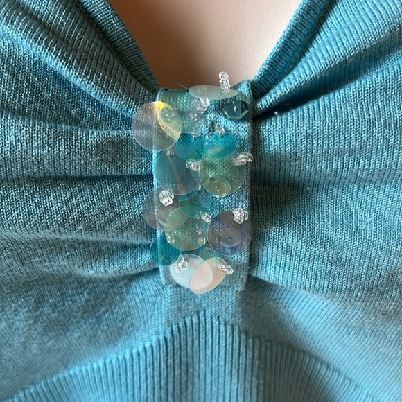 🌼CEST CITY LIGHT BLUE V NECK TOP WITH SEQUINS - SIZE SMALL🌼 - Picture 5 of 14